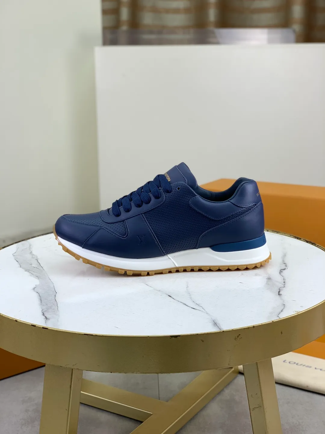 Men's men's shoes 💰P680 new style 💶 punched series [LOUIS VUITTON] (original order) new style 🍀LV Louis Vuitton * - top version of LV classic trendy shoes! Made of imported original cowhide and water-dyed cowhide lining. The latest original wear-resistant rubber combination outsole! High quality products! Multiple colors available, code number: 39-45 (38 46 customized)